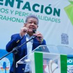 Gonzalo Castillo está de vuelta: sostiene encuentros cercanos con familias de Santo Domingo.