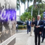 Alex Bueno recibe honras de capitaleños en el Teatro Nacional
